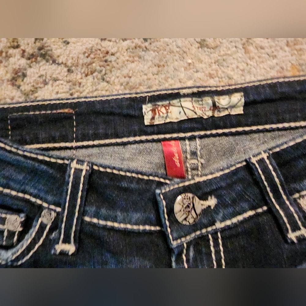 BKE CAPRI JEANS , LIKE NEW SIZE 26 DARKER WASH DENIM - Picture 3 of 5